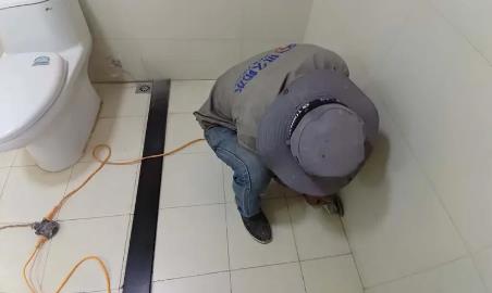 类乌齐卫生间补漏